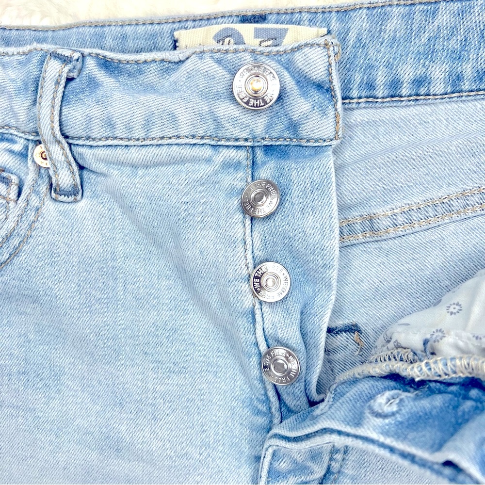 We The Free CRVY Vintage High Rise Light Wash Shorts Size 27 - Picture 8 of 15